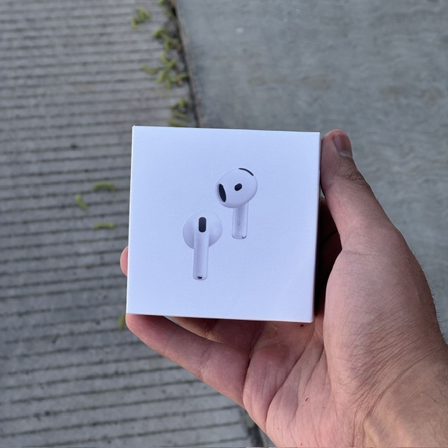 AirPods cuarta generación.
