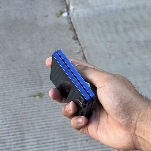 Samsung Galaxy Z Flip 7 5G.