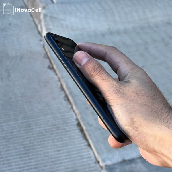 Apple iPhone XR.