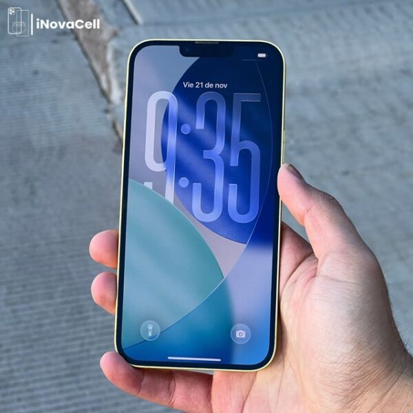 Apple iPhone 14 Plus.