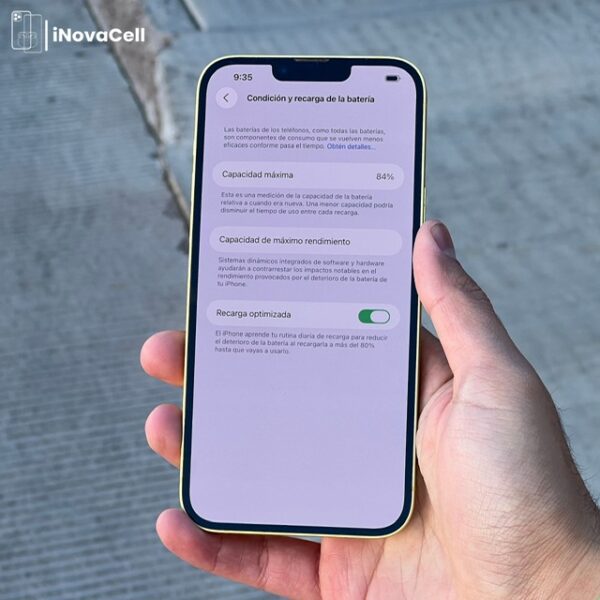 Apple iPhone 14 Plus.