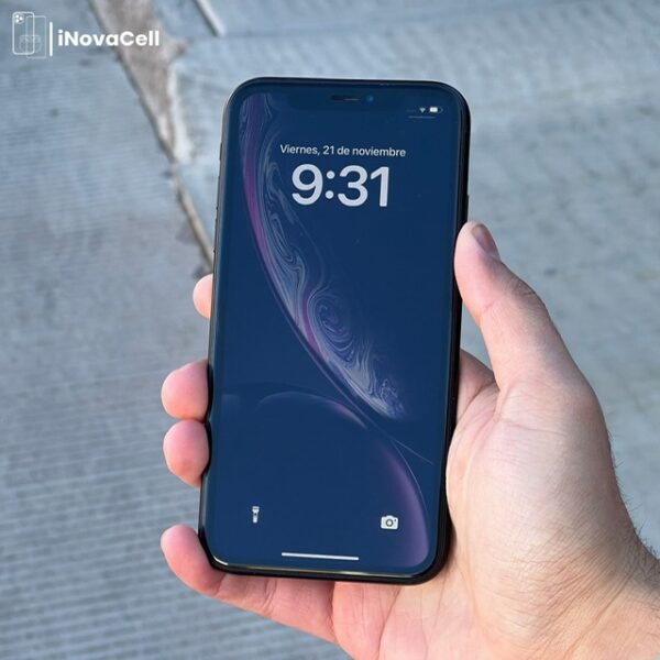 Apple iPhone XR.