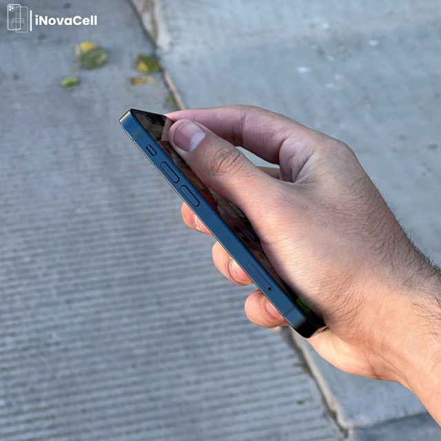 Apple iPhone 13 Mini.