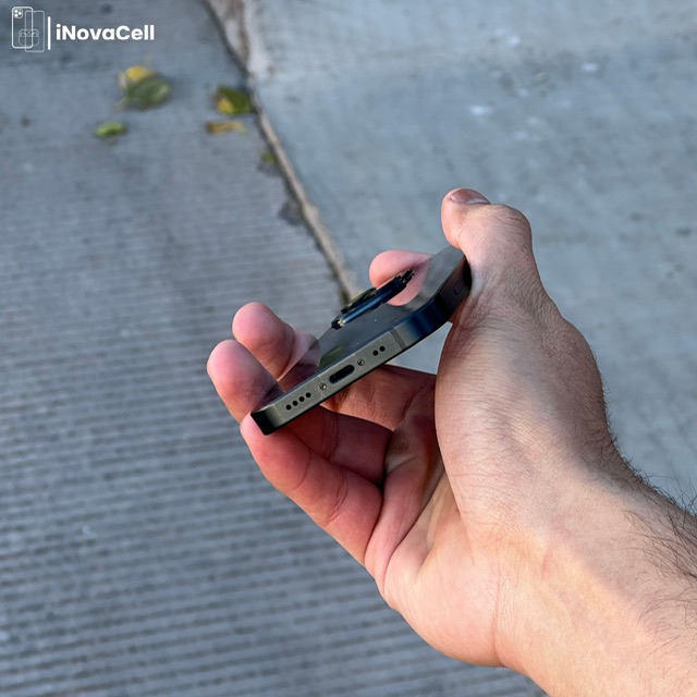 Apple iPhone 13 Mini.