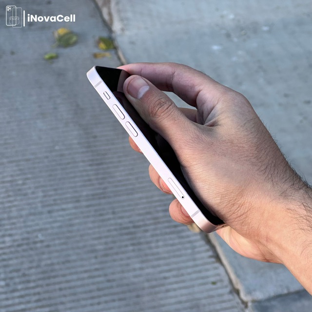 Apple iPhone 13 Mini.