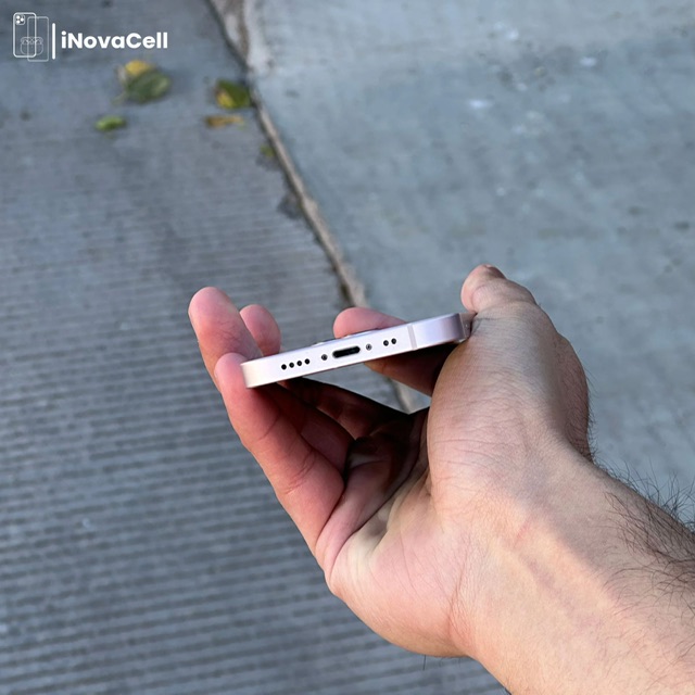 Apple iPhone 13 Mini.