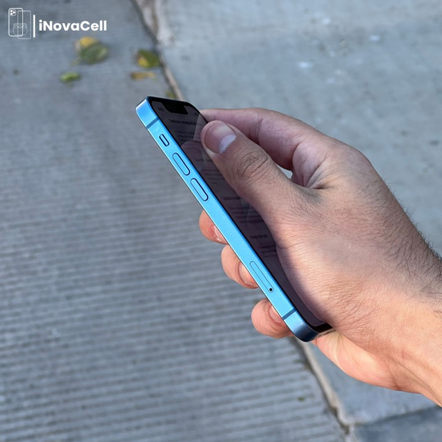 Apple iPhone 13 Mini.