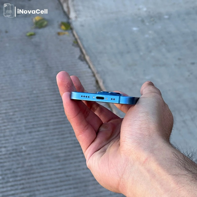 Apple iPhone 13 Mini.