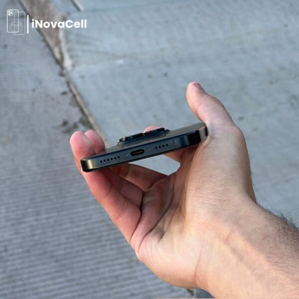 Apple iPhone 16 Pro Max.