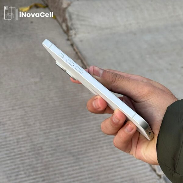 Apple iPhone 16 Plus.