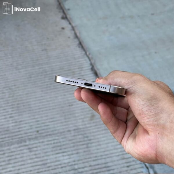 Copia de Android calle - 5 Apple iPhone 16 Pro Max.