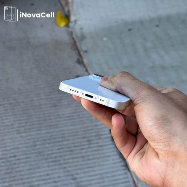 Apple iPhone 13 Mini.