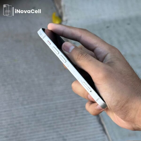 Apple iPhone 13 Mini.