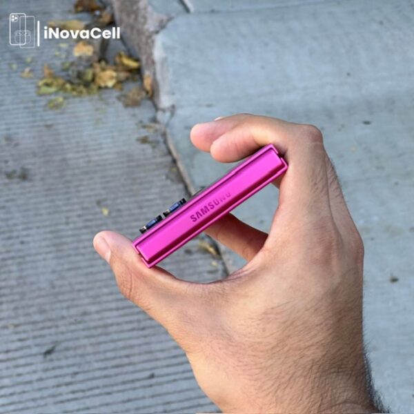 Samsung Galaxy Z Flip 7 5G.