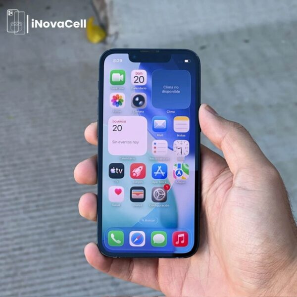 Apple iPhone 13 Mini.