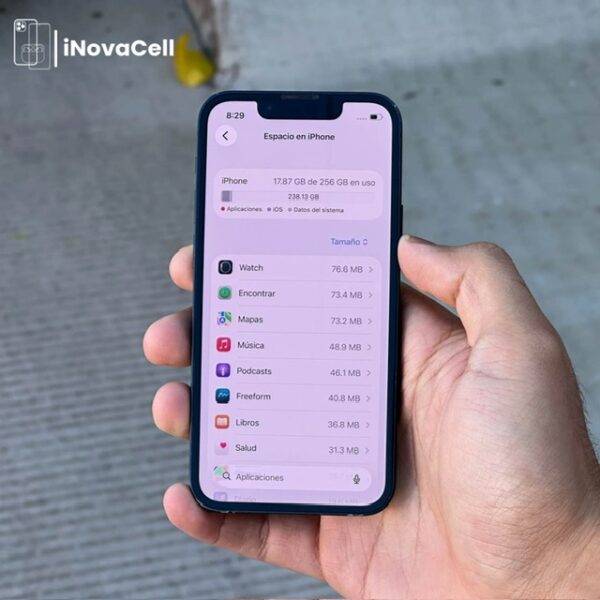 Apple iPhone 13 Mini.