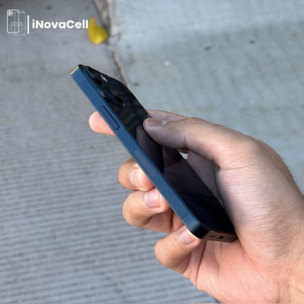 Apple iPhone 13 Mini.