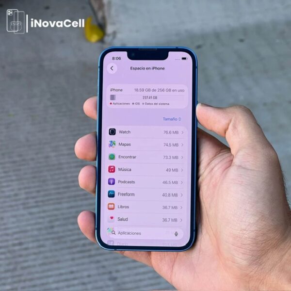 Apple iPhone 13 Mini.