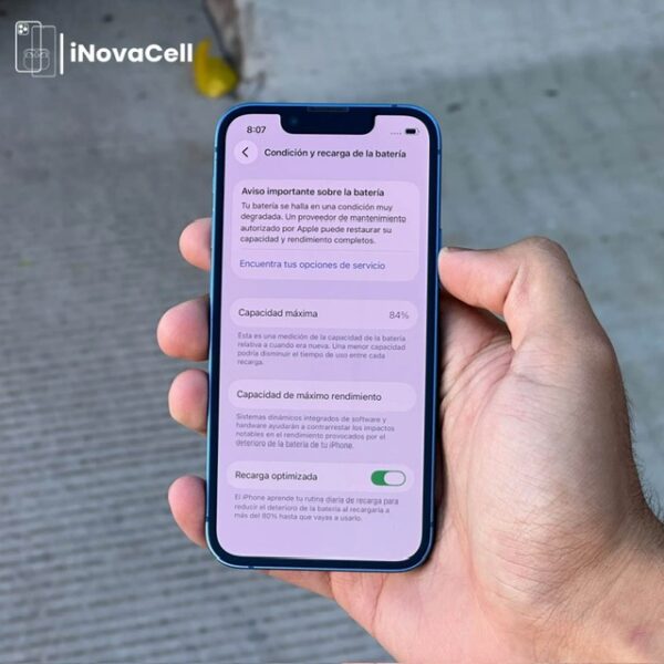Apple iPhone 13 Mini.