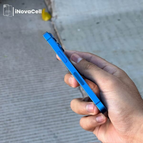 Apple iPhone 13 Mini.