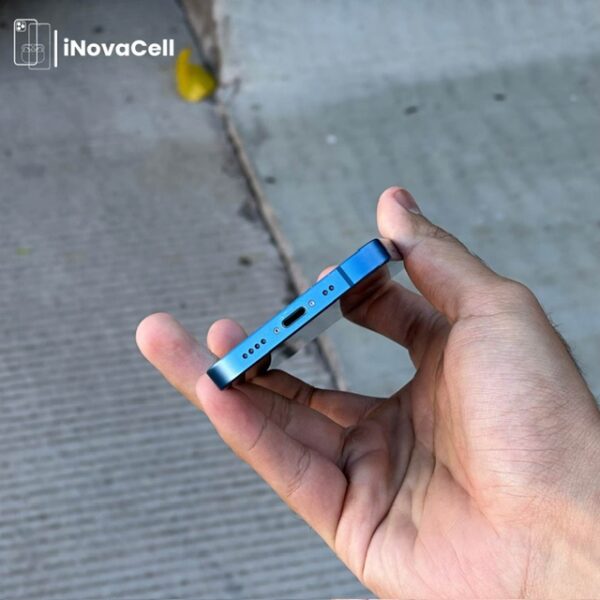 Apple iPhone 13 Mini.