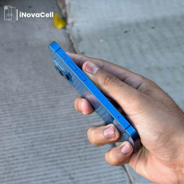 Apple iPhone 13 Mini.
