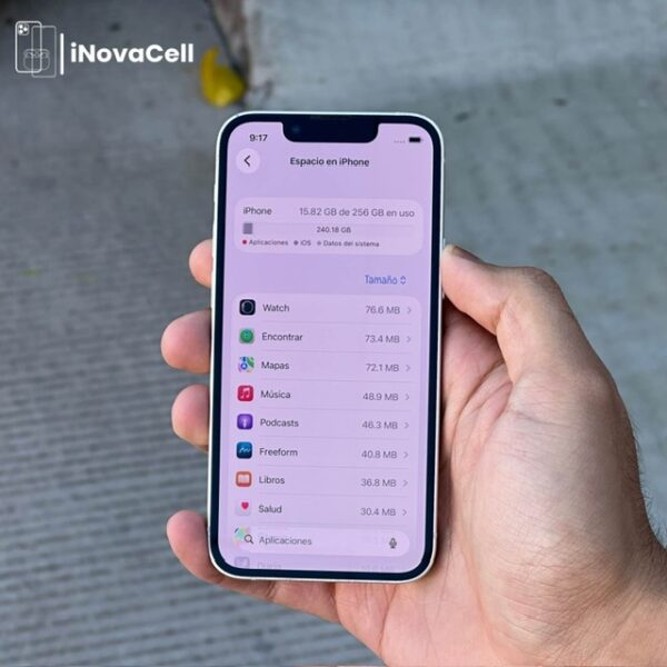 Apple iPhone 13 Mini.